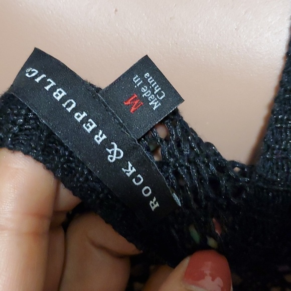 Size medium Rock and Republic sweater - Picture 4 of 4